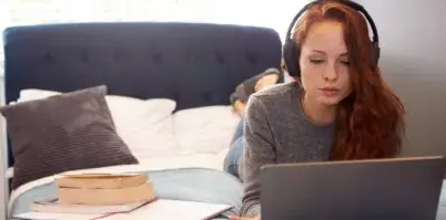 Etudiante bien assurée Studélites